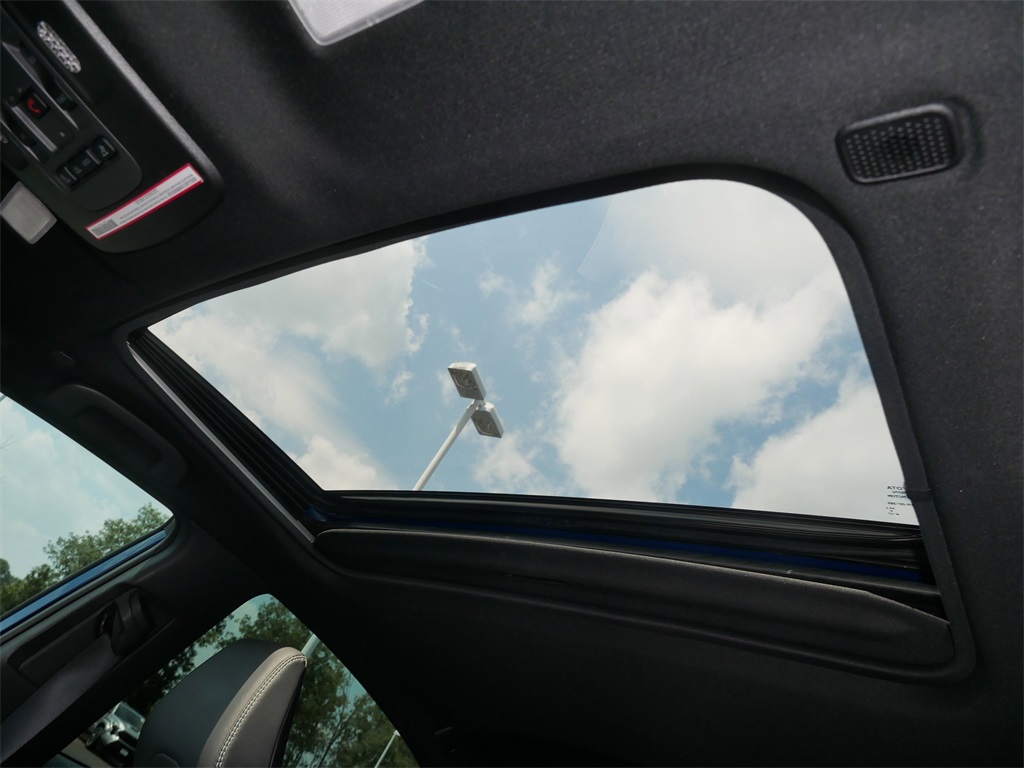 2025 Toyota Camry SE photo 26