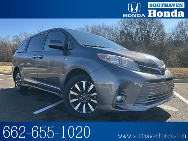 2018 Toyota Sienna XLE Premium's photo