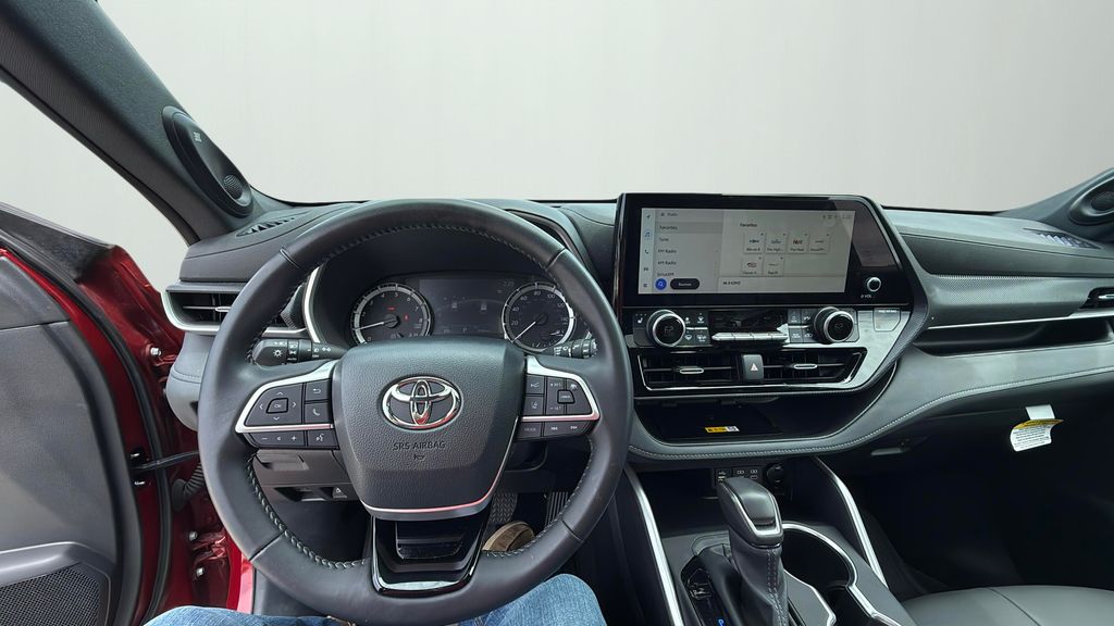 2024 Toyota Highlander XSE photo 10