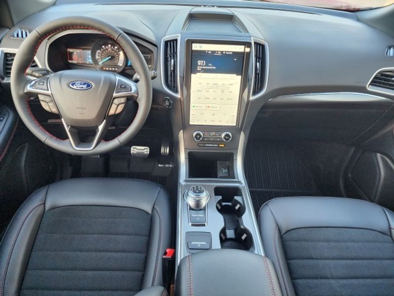 2024 Ford Edge ST-Line photo 6
