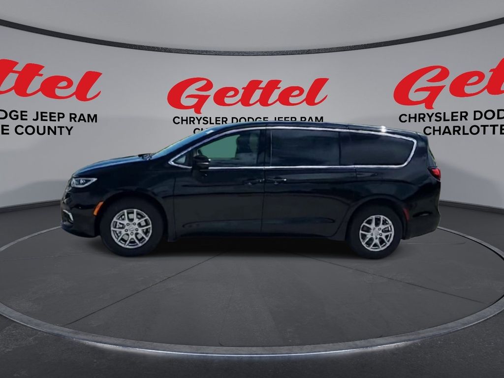 2026 Chrysler Pacifica photo 3
