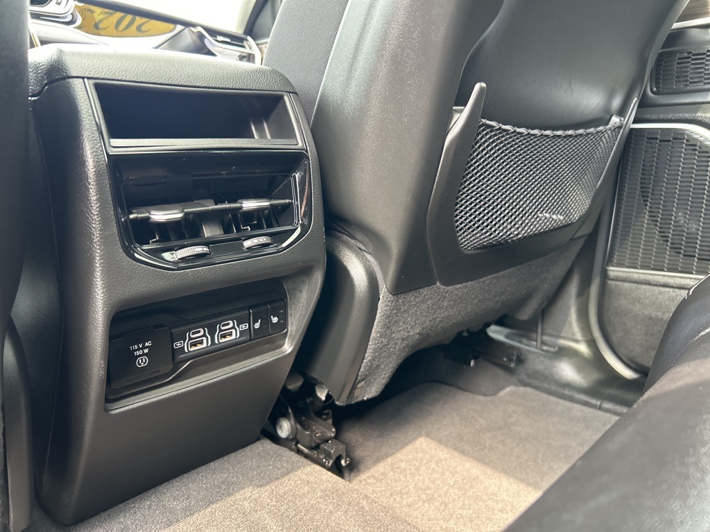 2023 Jeep Cherokee Base photo 13