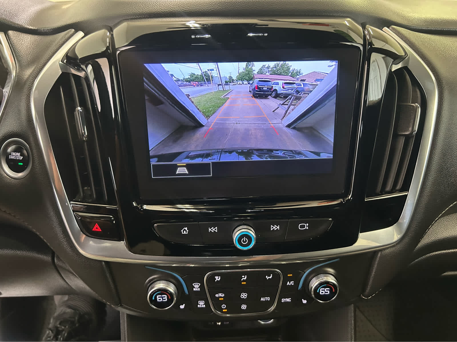 2023 Chevrolet Traverse Leather photo 14