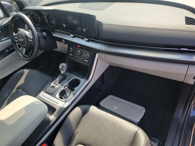 2024 Kia Carnival LX photo 17