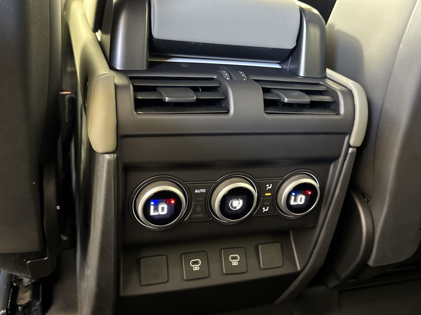 2025 Land Rover Defender 110 X-Dynamic SE photo 27