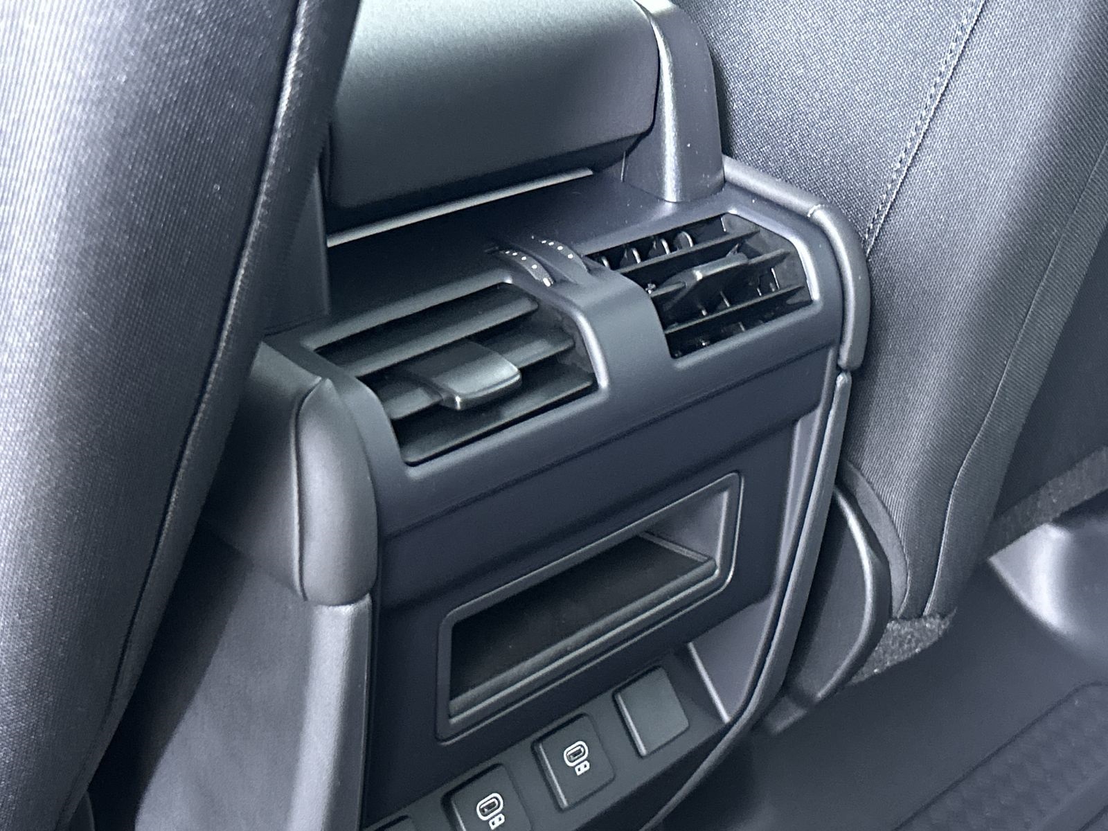 2025 Land Rover Defender 110 S photo 26