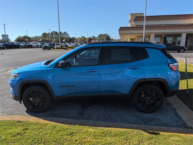 2025 Jeep Compass Latitude photo 3