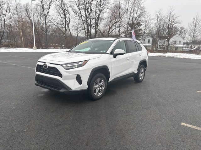 2022 Toyota RAV4 XLE's photo