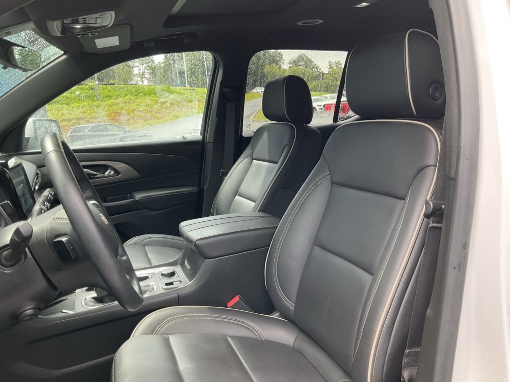 2023 Chevrolet Traverse Premier photo 2