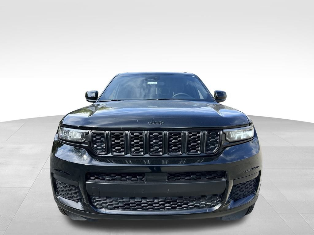 2024 Jeep Grand Cherokee Altitude photo 3