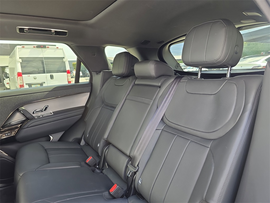 2024 Land Rover Range Rover Sport SE photo 12