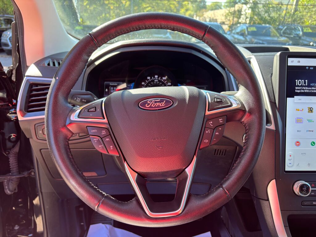 2023 Ford Edge SEL photo 17