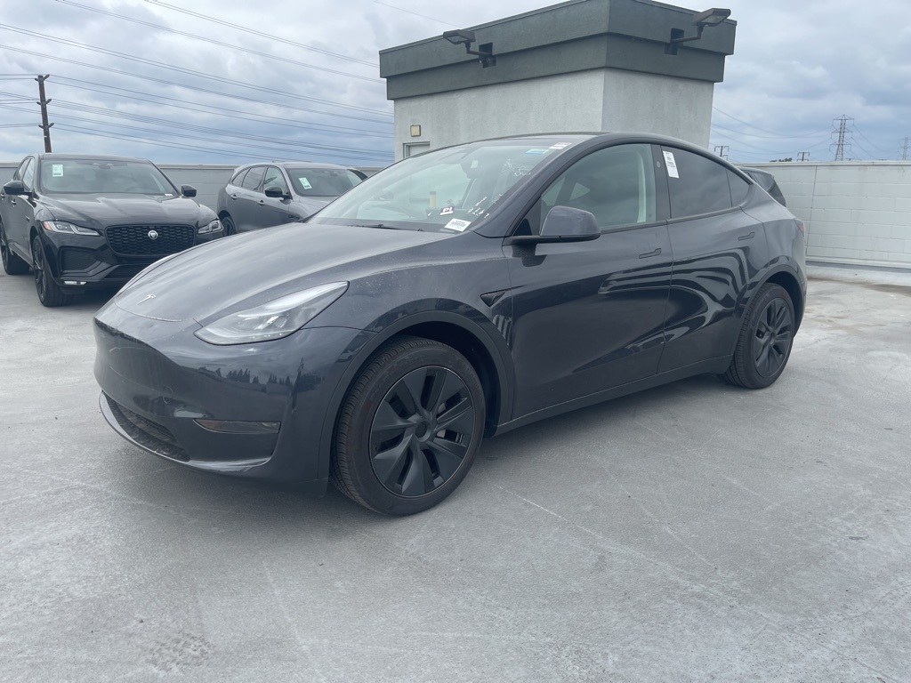 2024 Tesla Model Y Long Range photo 2