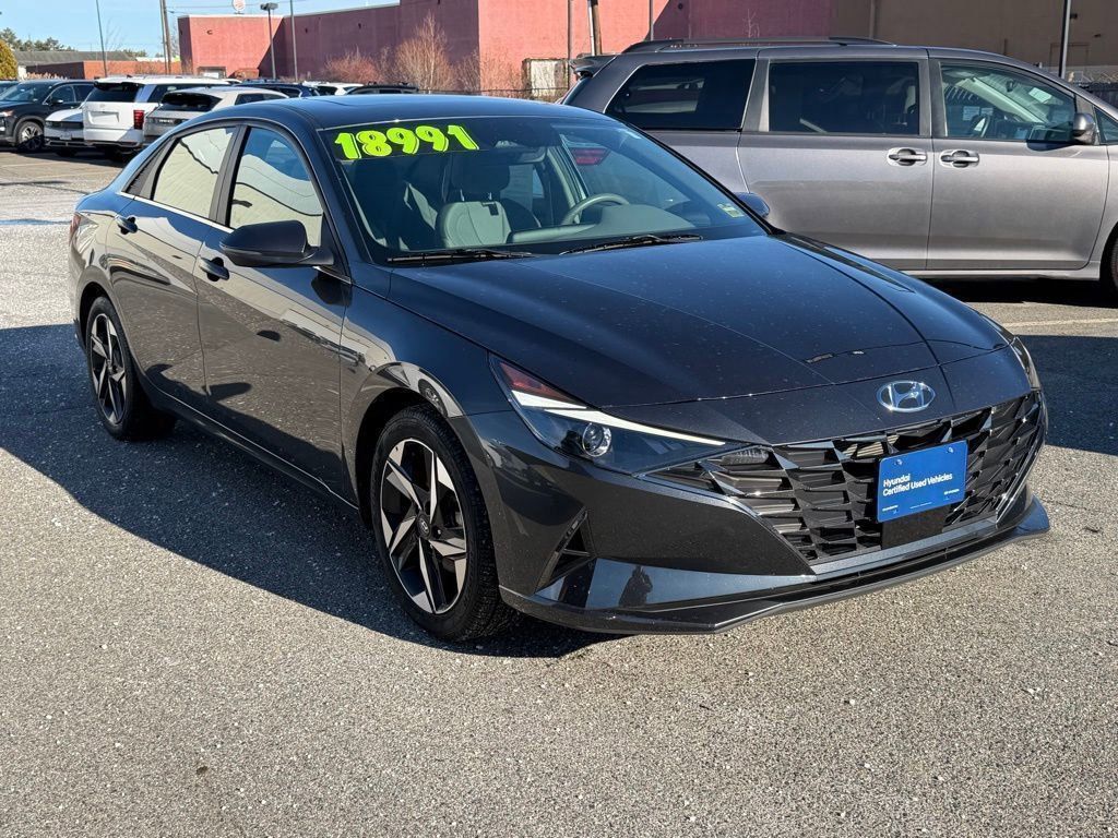 2021 Hyundai Elantra SEL's photo