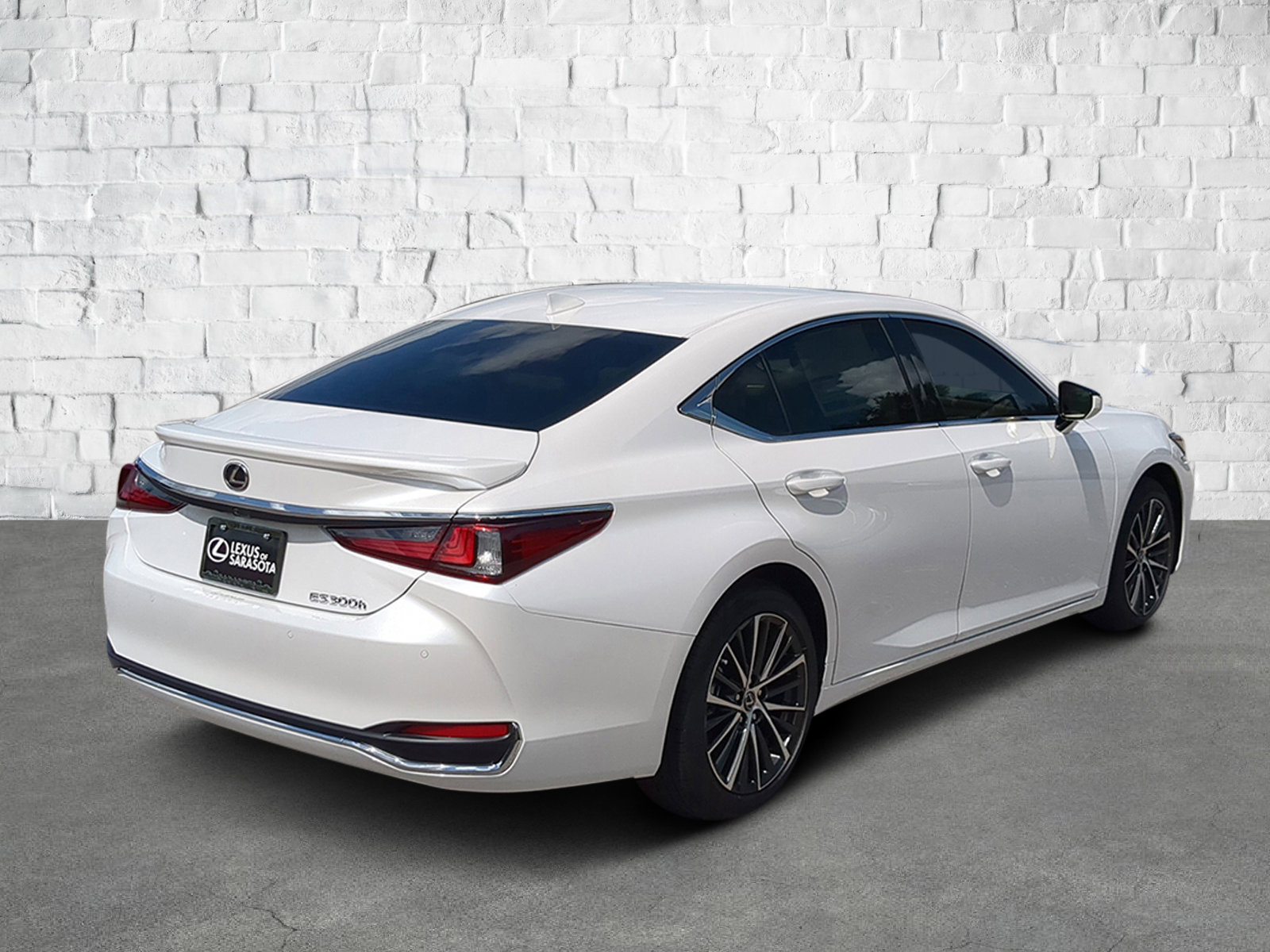 2025 Lexus ES 300h photo 4