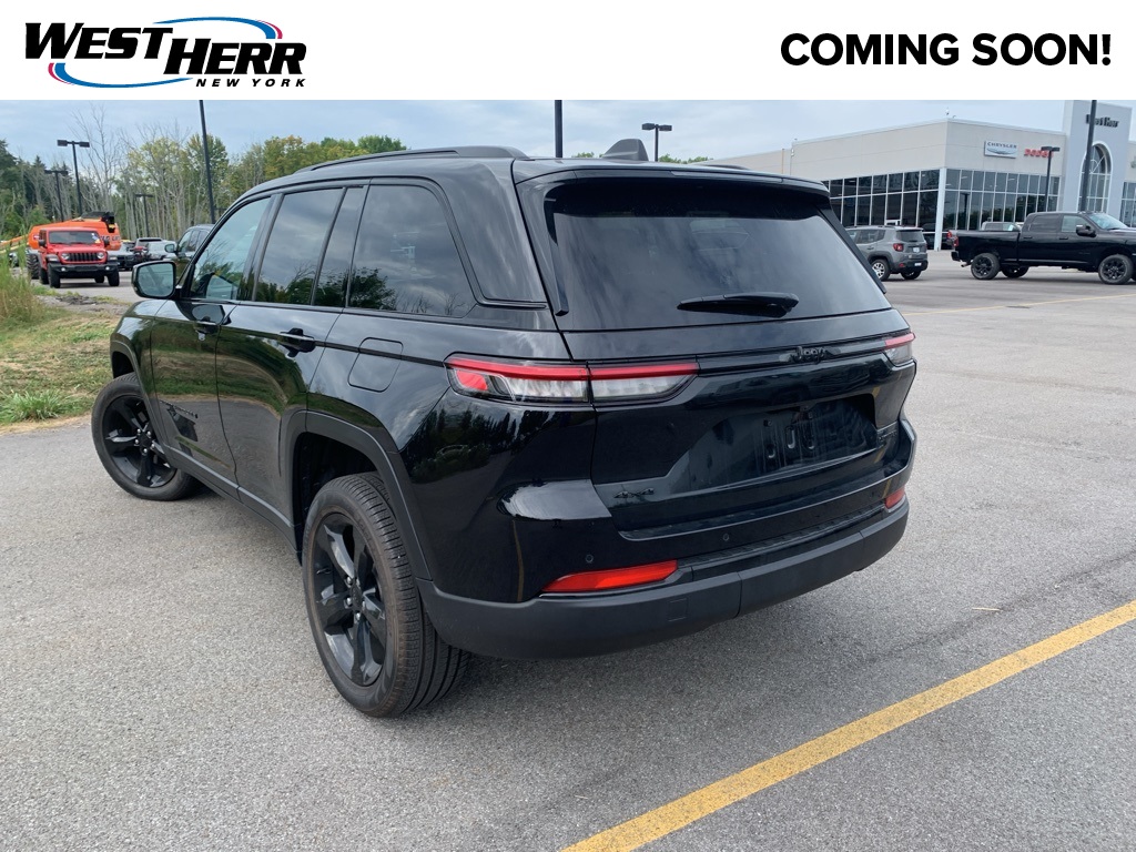 2025 Jeep Grand Cherokee Limited photo 2