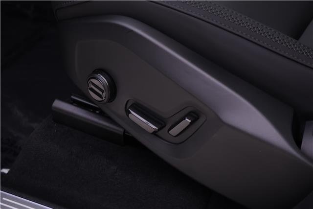 2026 Volvo XC90 Plus photo 13