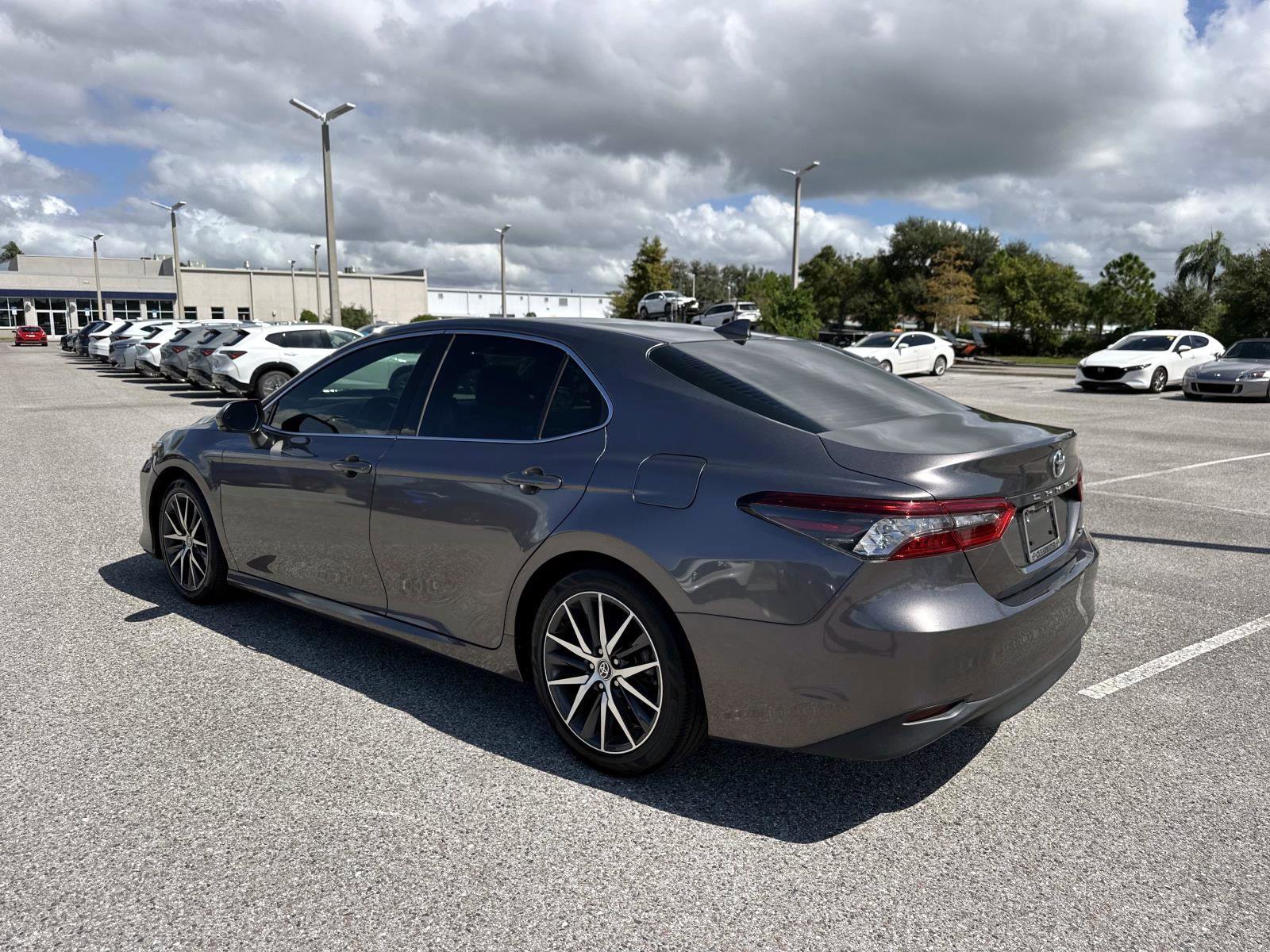 2022 Toyota Camry XLE photo 4