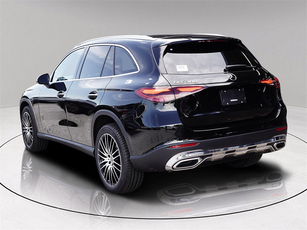 2026 Mercedes Benz GLC 300 photo 4