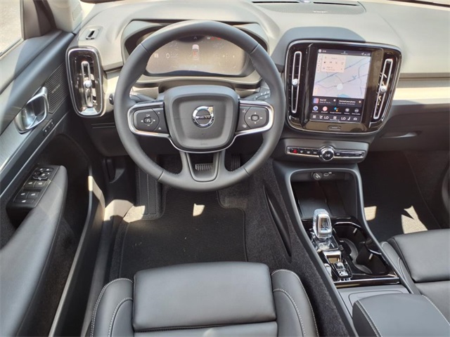 2026 Volvo XC40 Plus photo 5