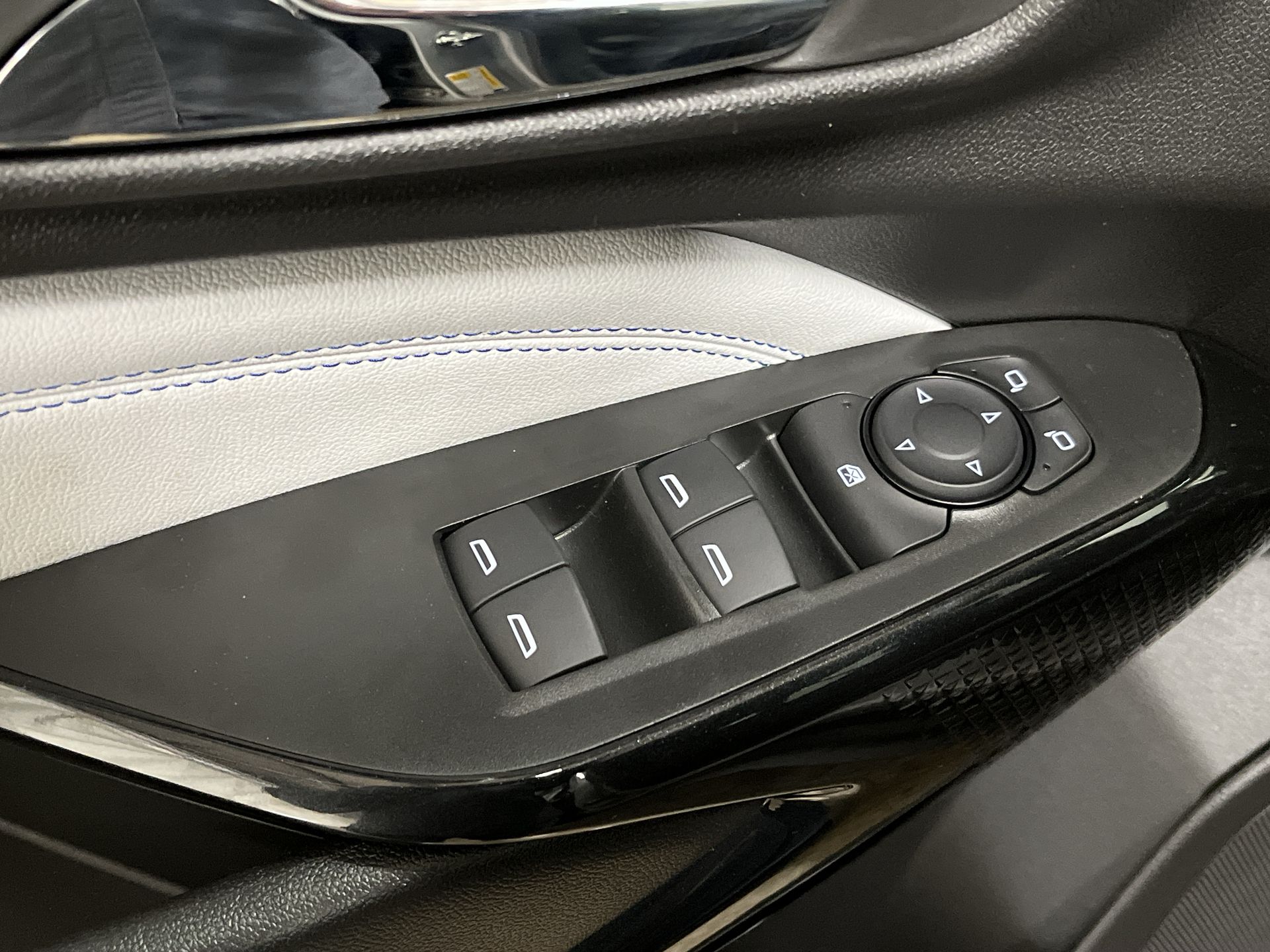 2025 Chevrolet Trax LT photo 13