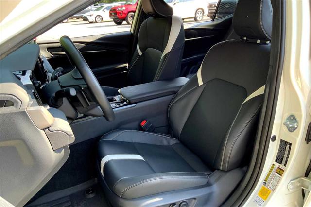 2025 Toyota Camry SE photo 7