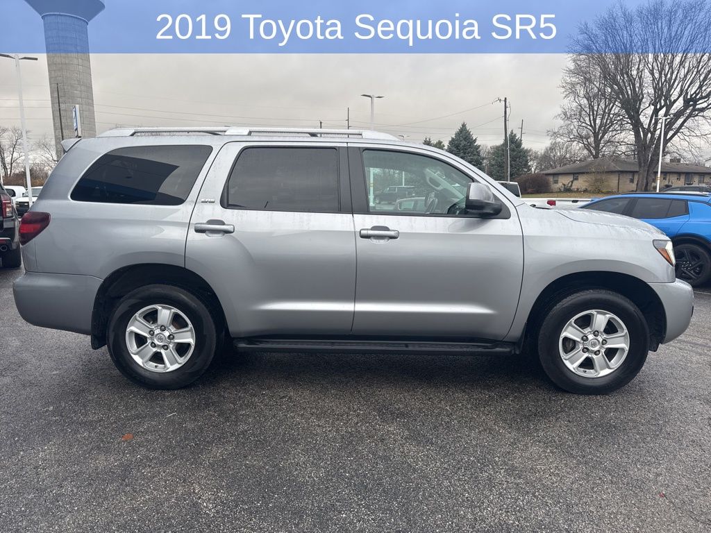 2019 Toyota Sequoia SR5 photo 2