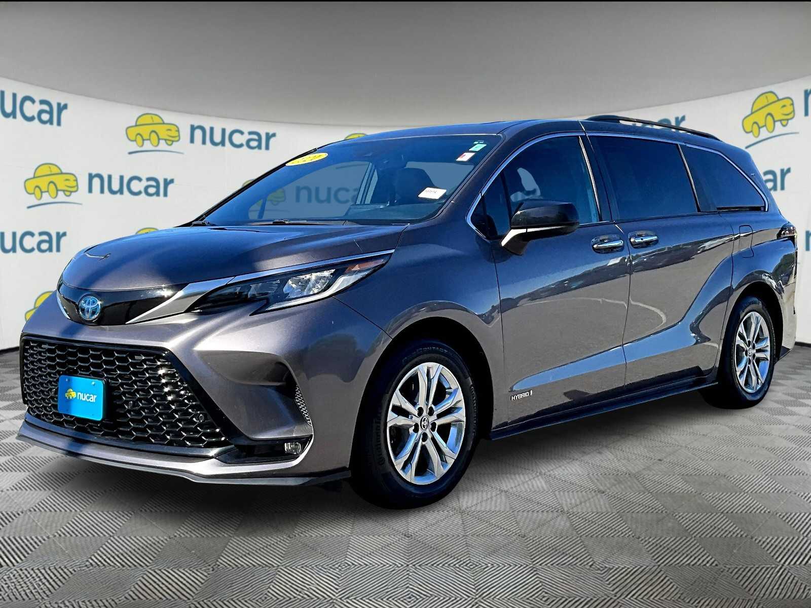 2021 Toyota Sienna XSE photo 3