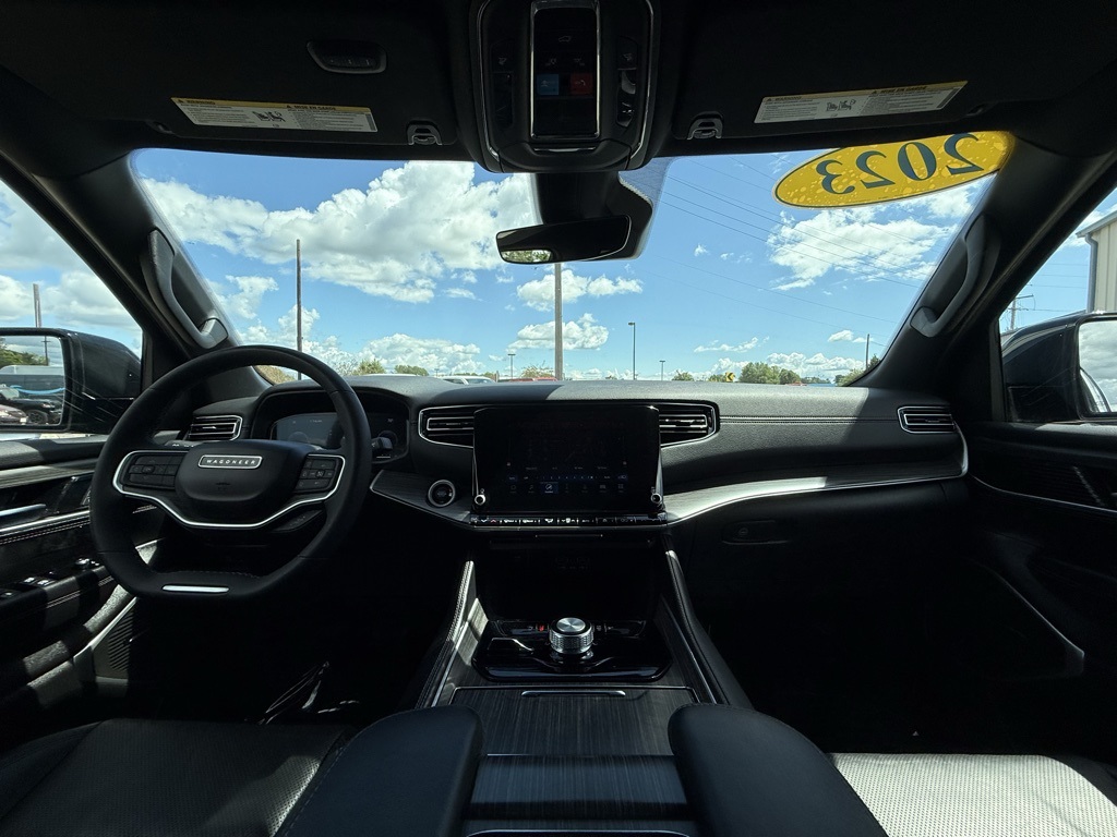 2023 Jeep Wagoneer L Series II photo 23