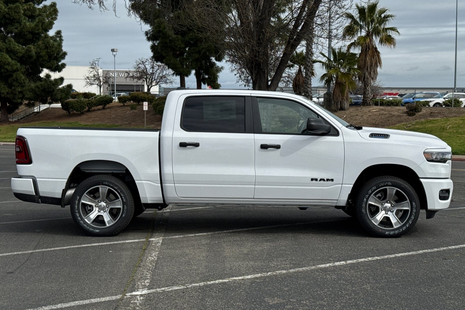 2025 Ram 1500 Tradesman photo 2