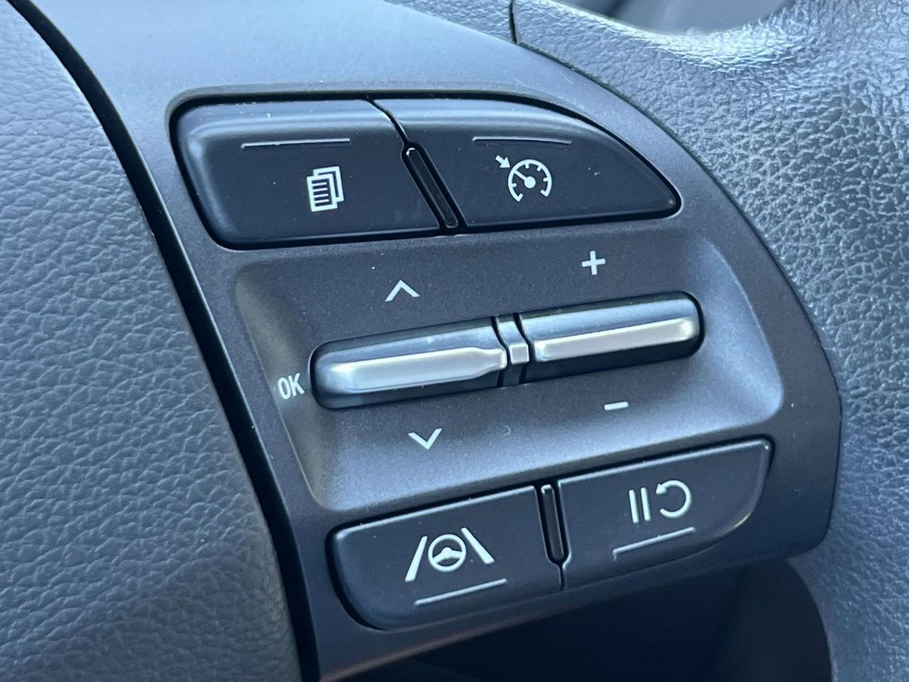 2023 Hyundai Kona SEL photo 17