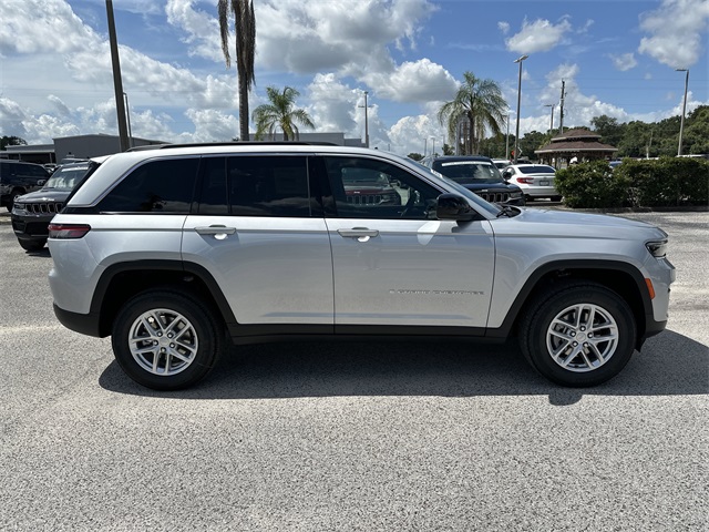 2025 Jeep Grand Cherokee Laredo X photo 3