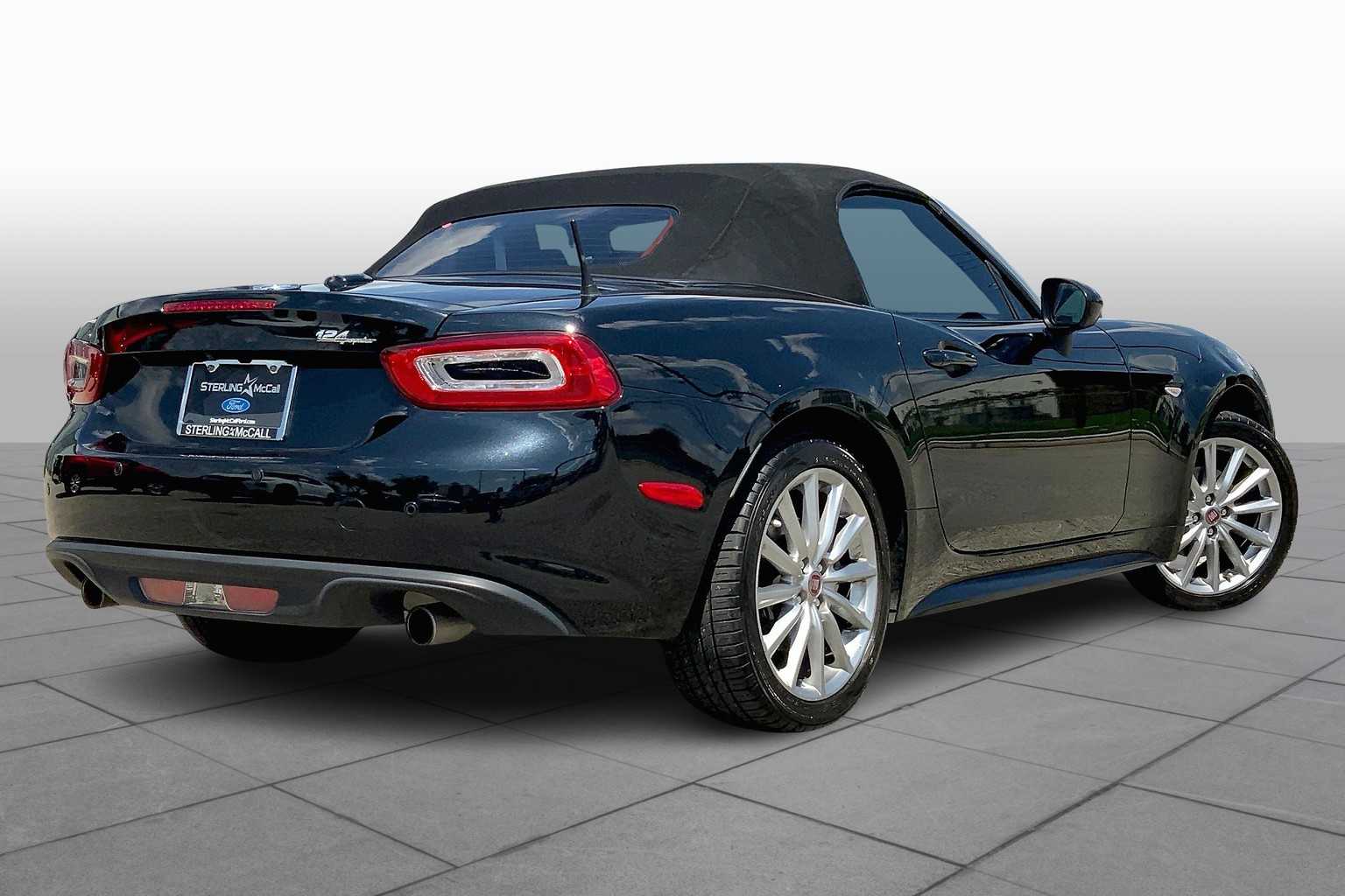 2017 Fiat 124 Spider Lusso photo 10