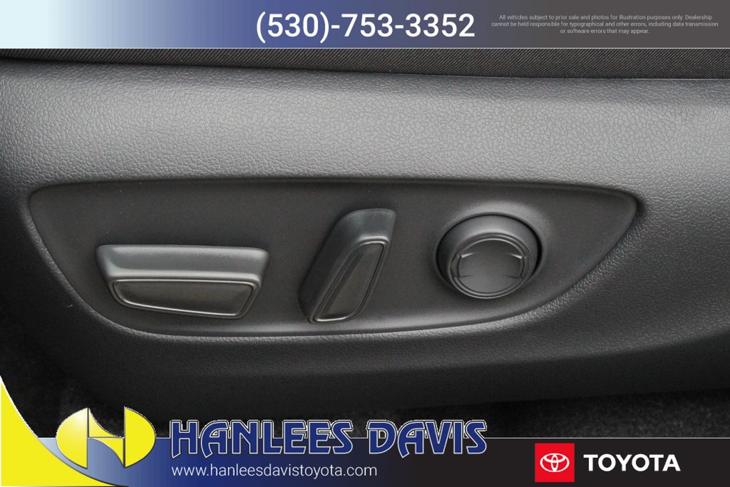 2025 Toyota RAV4 Hybrid XLE photo 11