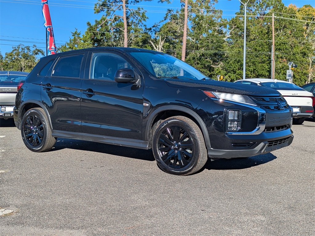 2025 Mitsubishi Outlander Sport LE's photo