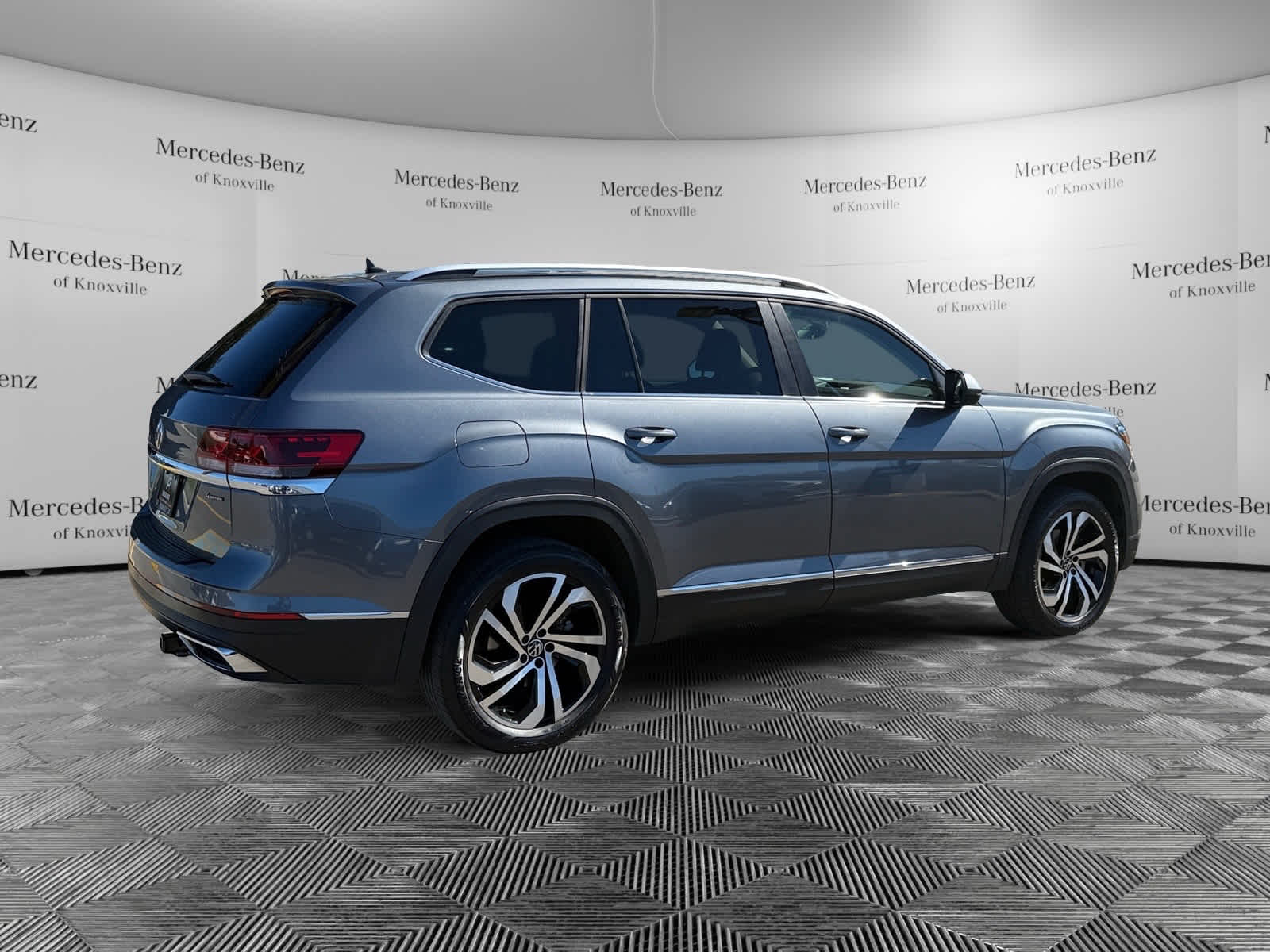 2023 Volkswagen Atlas SEL photo 4