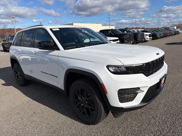 2025 Jeep Grand Cherokee Altitude's photo