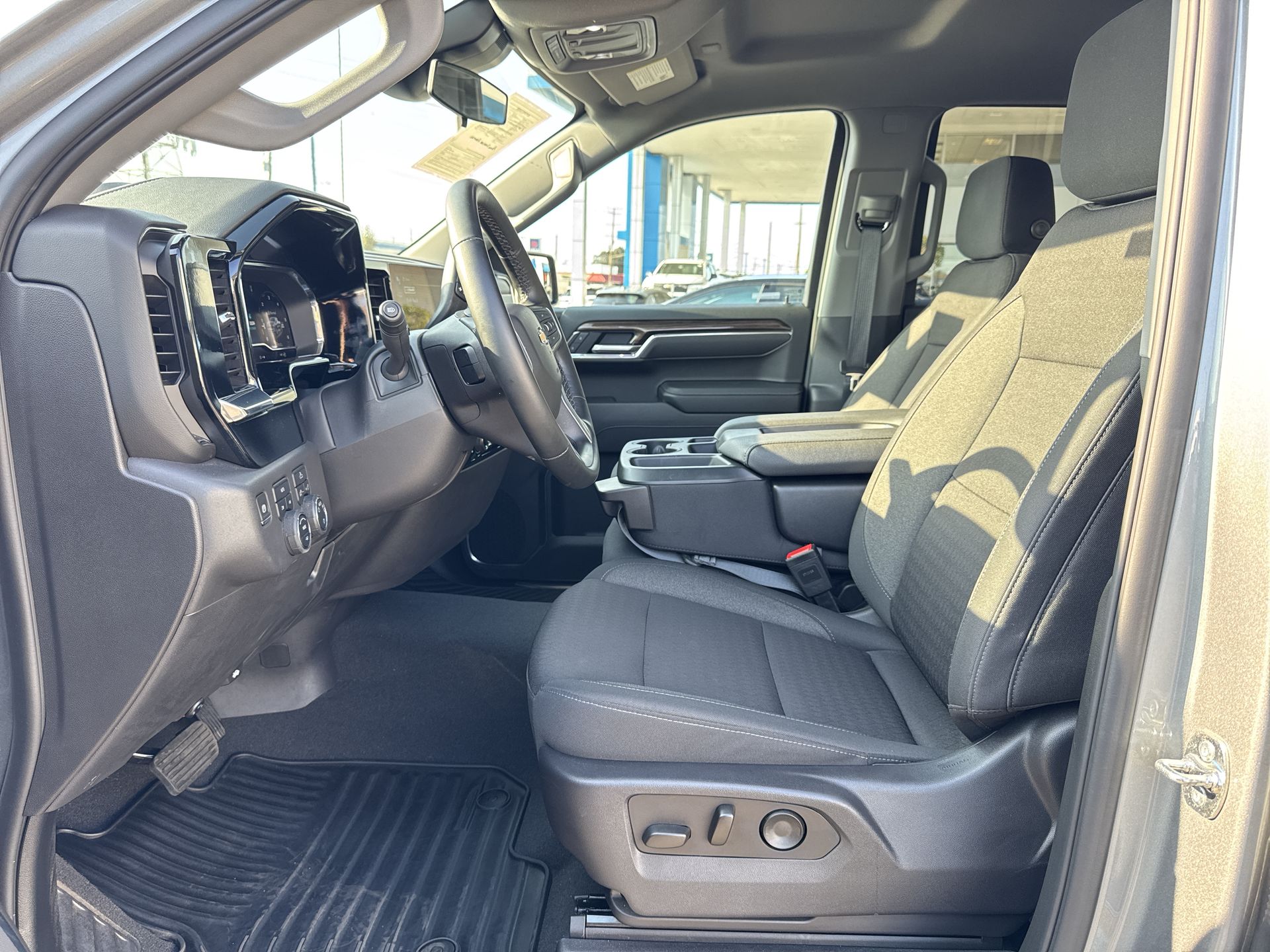 2025 Chevrolet Silverado 1500 LT photo 21
