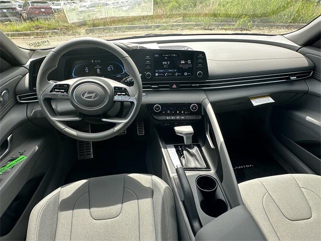 2025 Hyundai Elantra SEL Sport photo 21