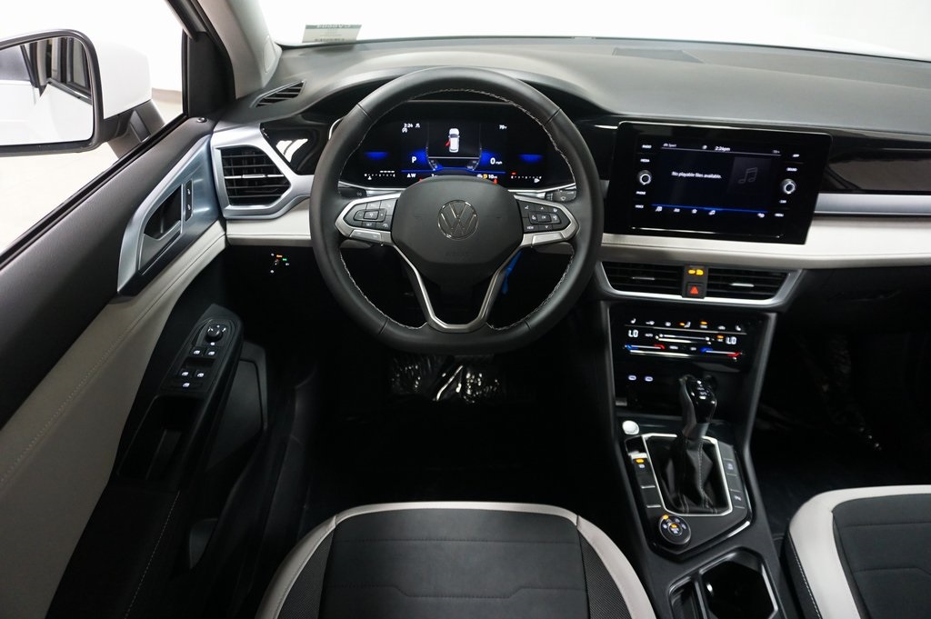 2025 Volkswagen Taos SE photo 11