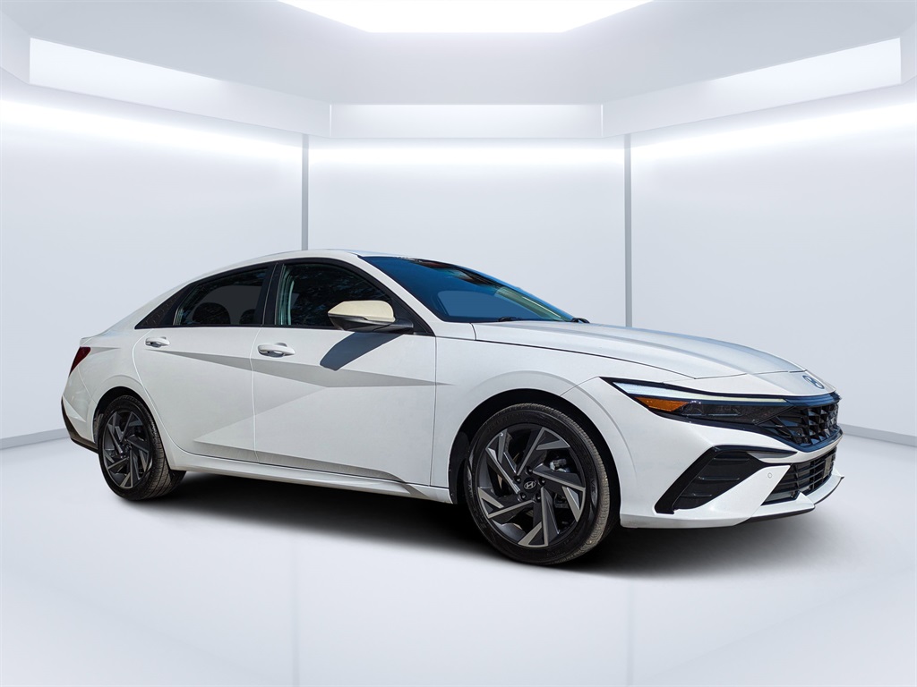 2024 Hyundai Elantra Limited's photo