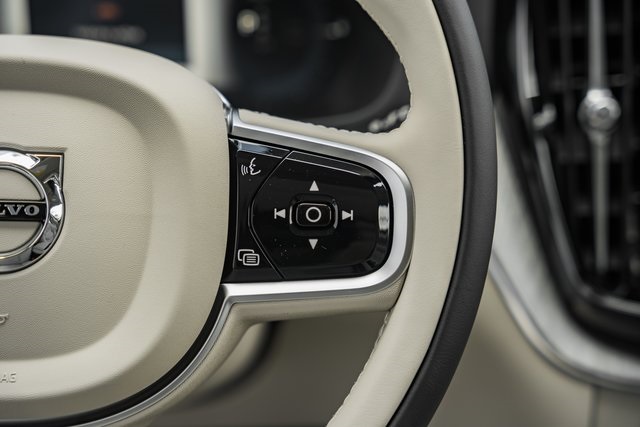 2025 Volvo XC60 Hybrid T8 Plus photo 21