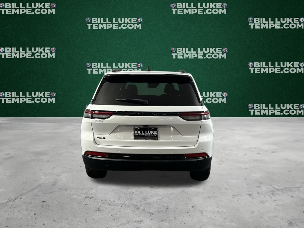 2023 Jeep Grand Cherokee Altitude photo 2