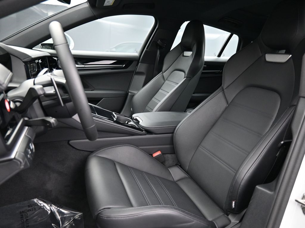 2025 Porsche Panamera 4 photo 4