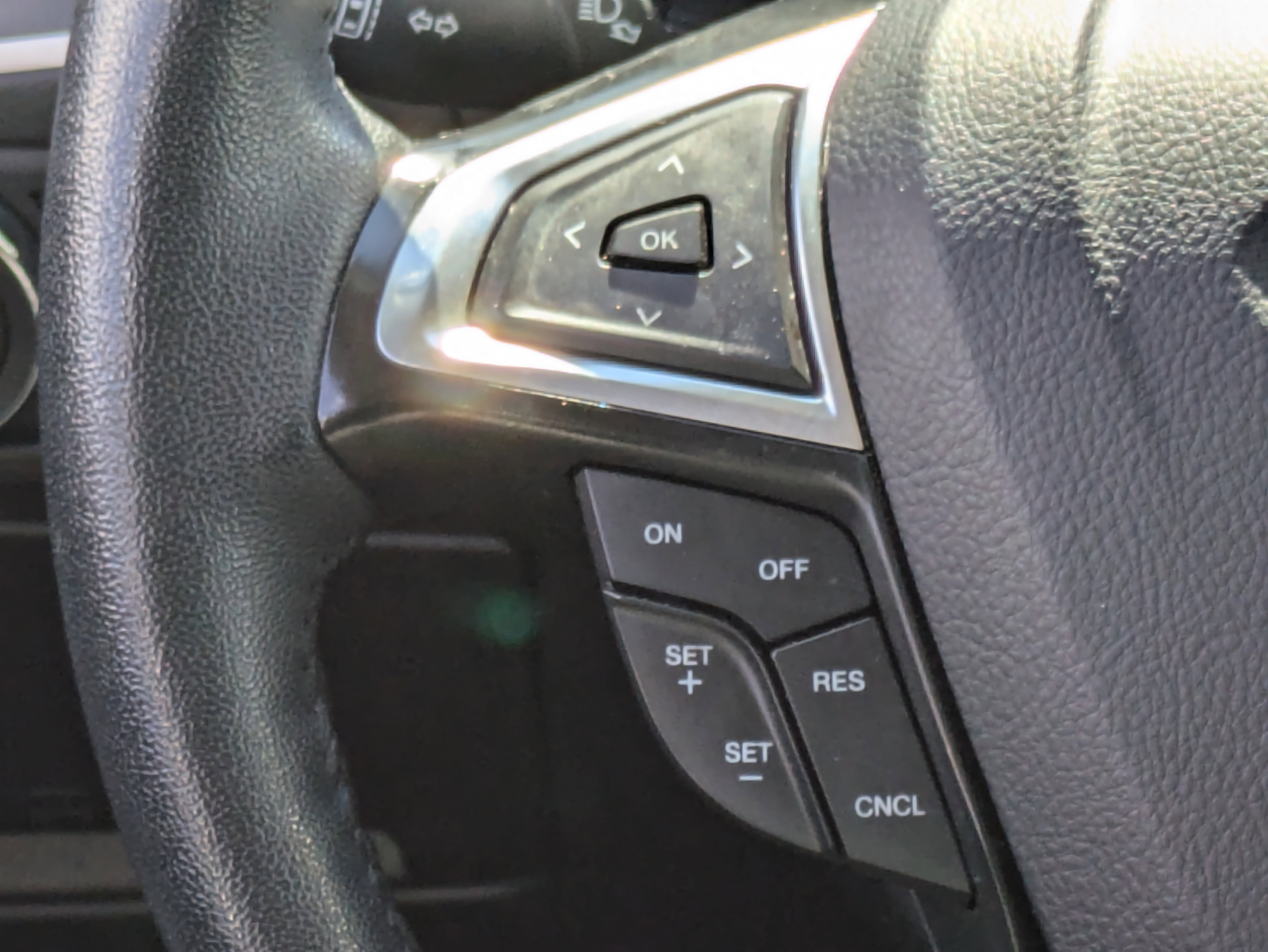 2024 Ford Edge SEL photo 2