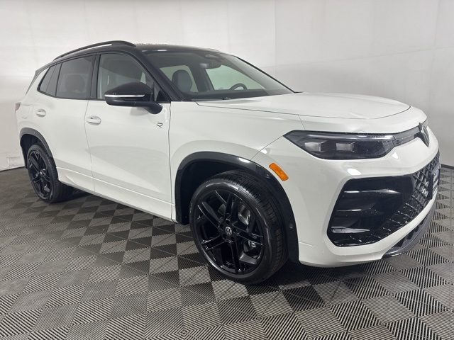 2026 Volkswagen Tiguan SE R-LINE BLACK's photo