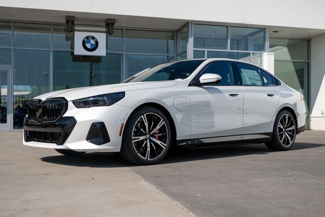 2026 BMW 5 Series 550e's photo