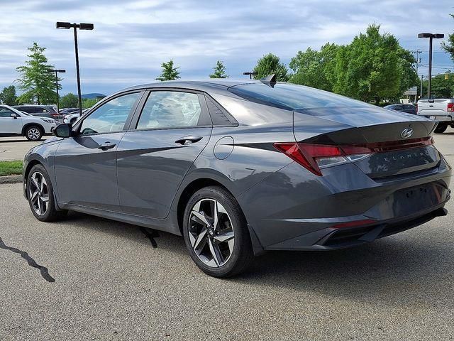 2023 Hyundai Elantra SEL photo 5
