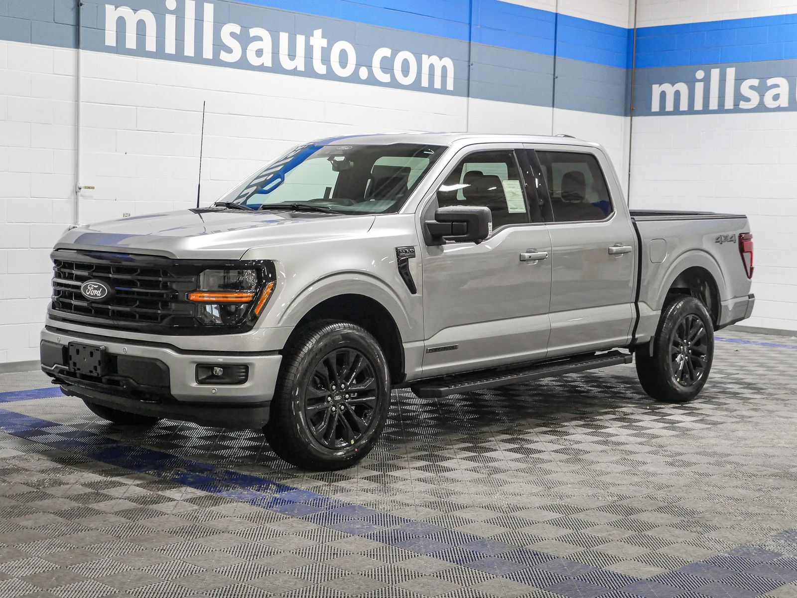 2025 Ford F-150 XLT photo 2