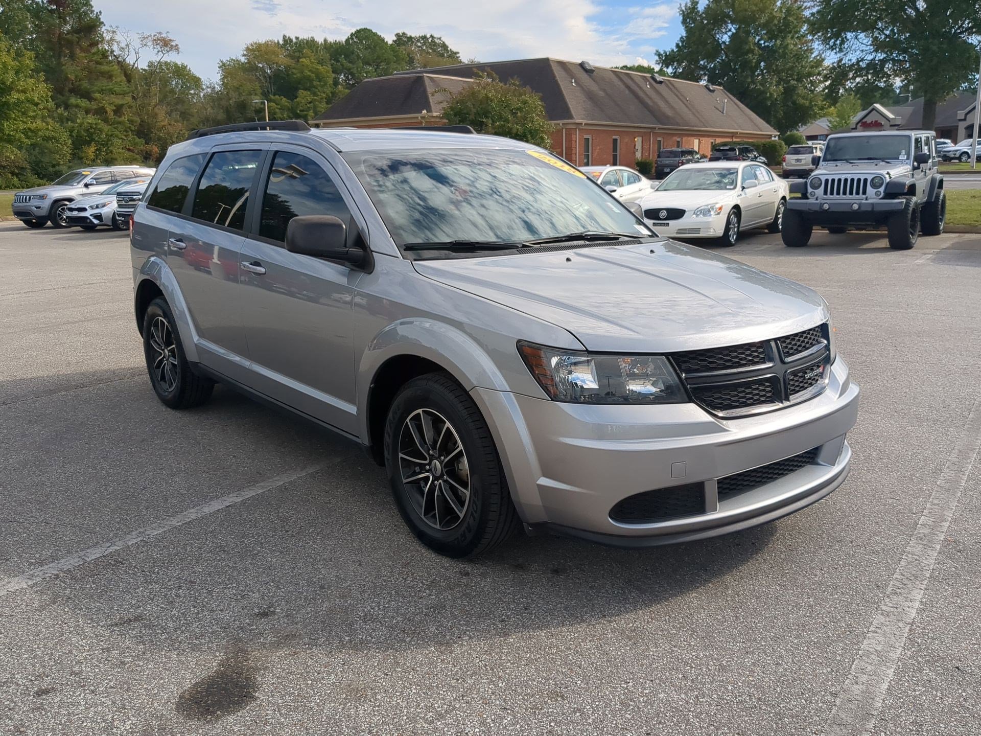Used 2018 Dodge Journey SE with VIN 3C4PDCAB7JT527252 for sale in Jackson, TN